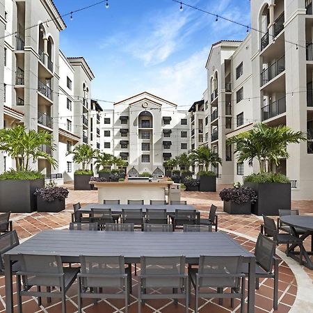 Dharma Home Suites Coral Gables At Gables Grand Plaza Маями Екстериор снимка