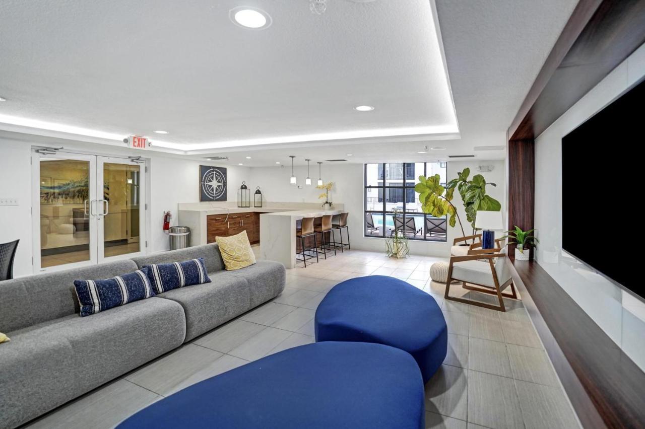 Dharma Home Suites Coral Gables At Gables Grand Plaza Маями Екстериор снимка