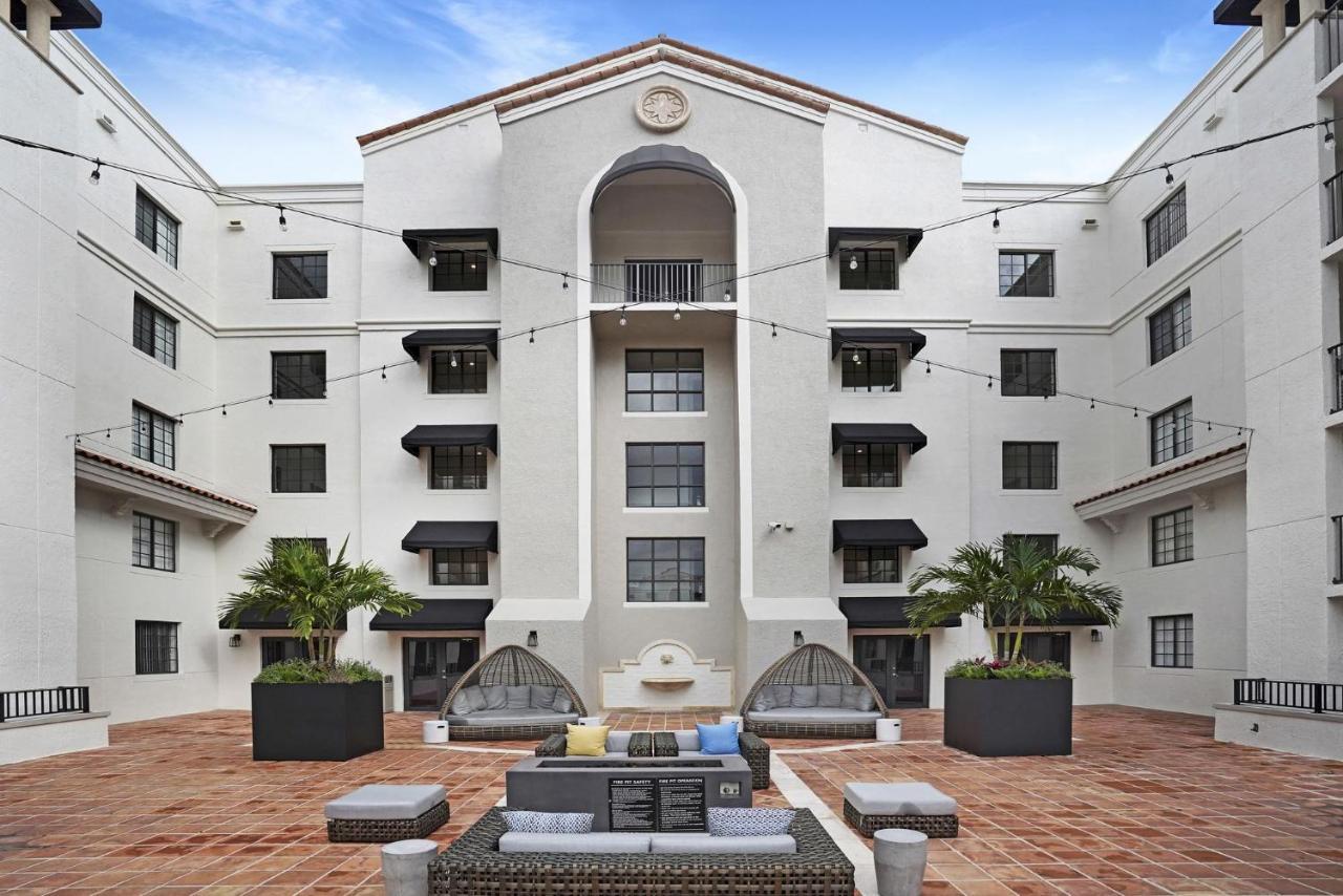 Dharma Home Suites Coral Gables At Gables Grand Plaza Маями Екстериор снимка