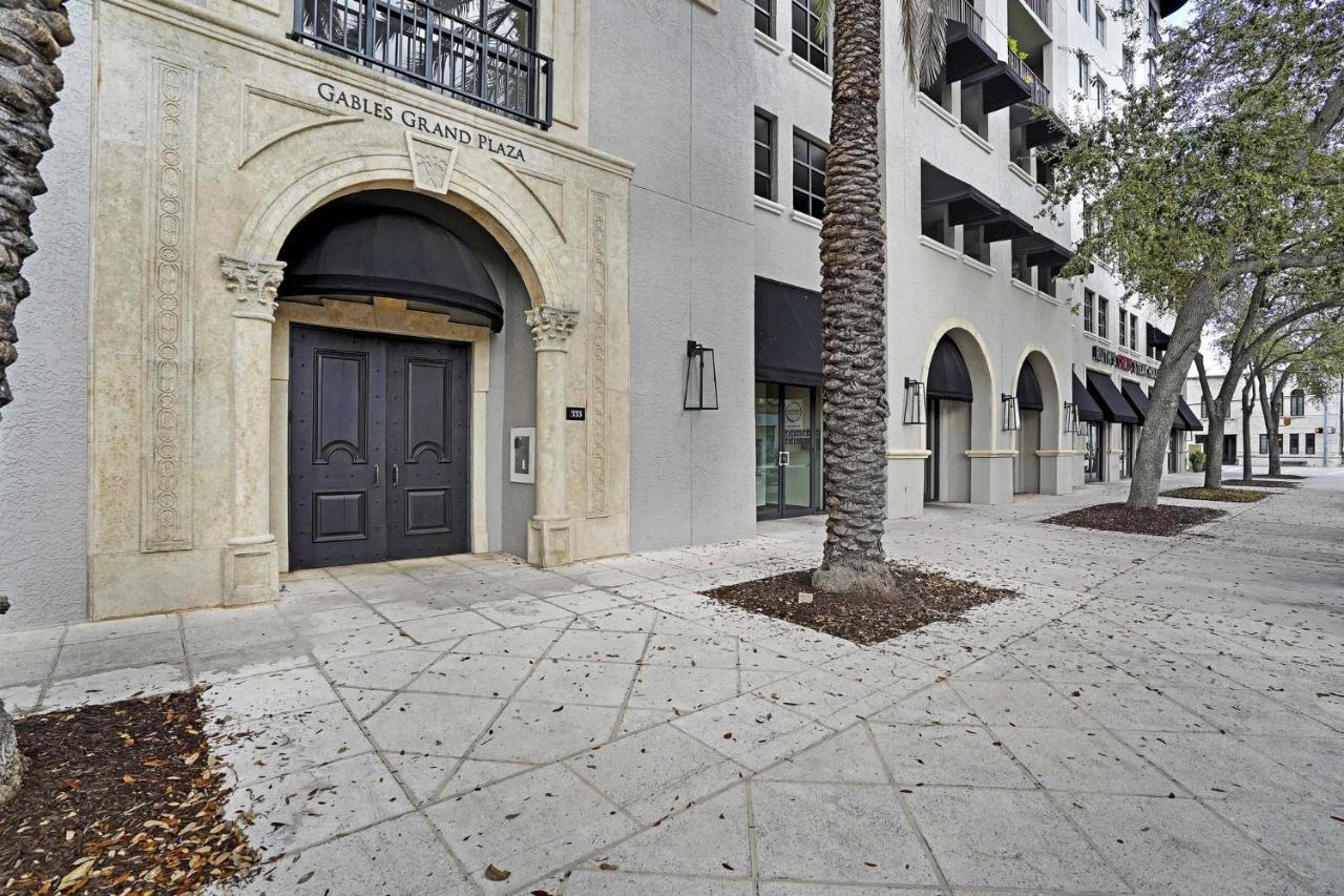 Dharma Home Suites Coral Gables At Gables Grand Plaza Маями Екстериор снимка