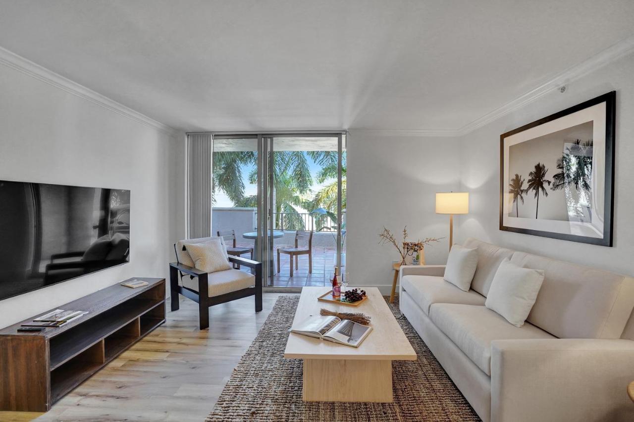 Dharma Home Suites Coral Gables At Gables Grand Plaza Маями Екстериор снимка