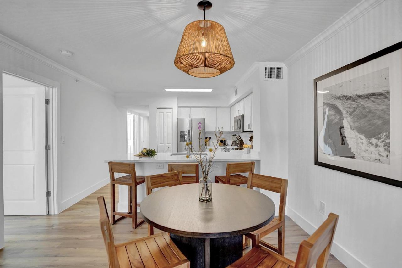 Dharma Home Suites Coral Gables At Gables Grand Plaza Маями Екстериор снимка