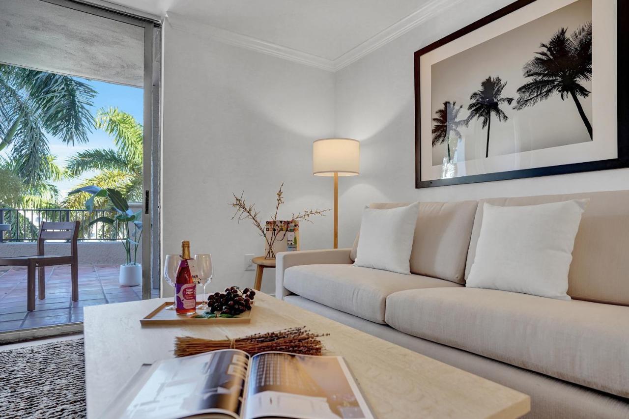 Dharma Home Suites Coral Gables At Gables Grand Plaza Маями Екстериор снимка