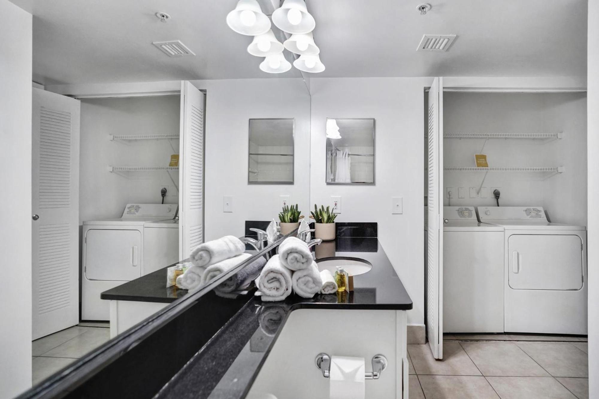 Dharma Home Suites Coral Gables At Gables Grand Plaza Маями Стая снимка