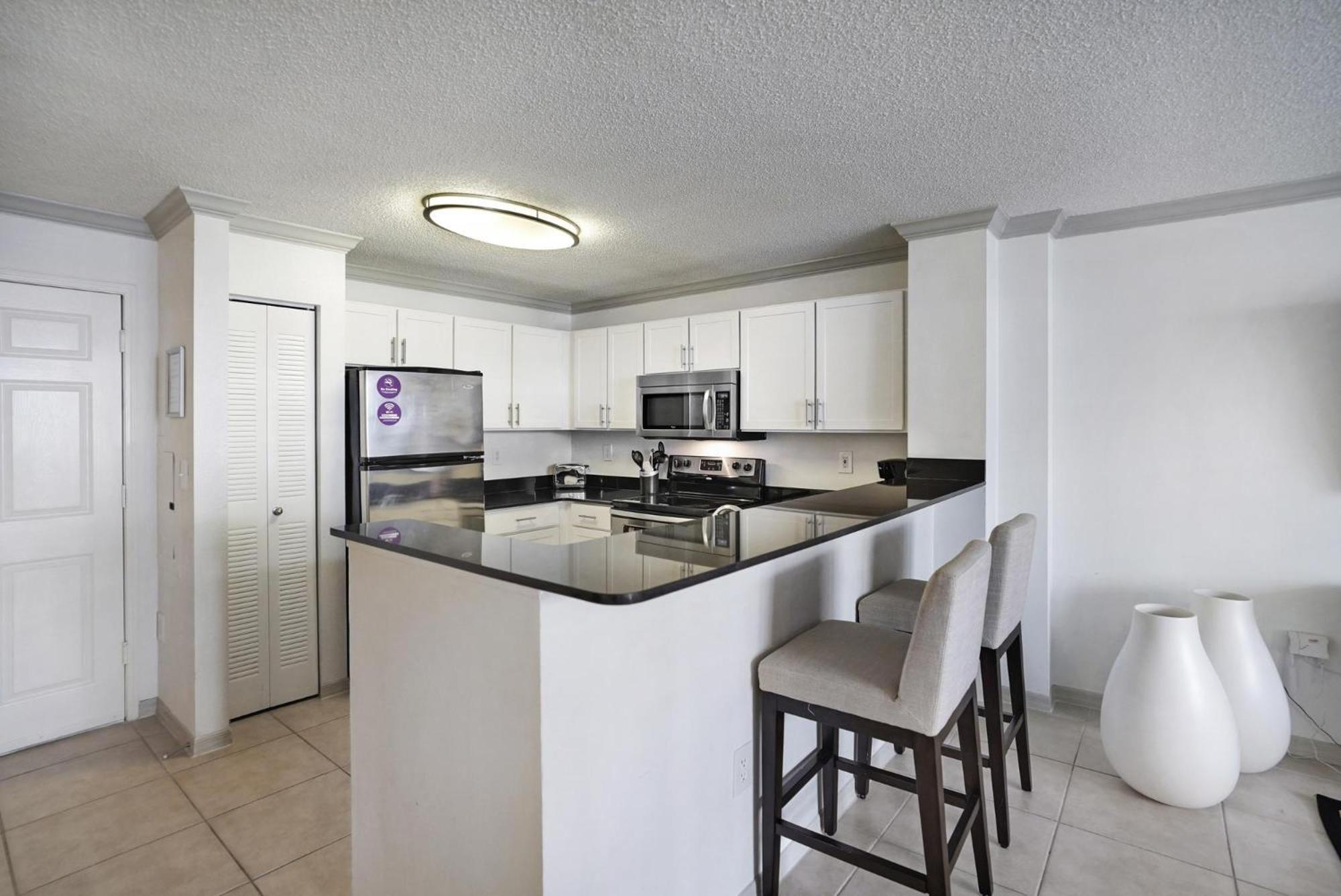 Dharma Home Suites Coral Gables At Gables Grand Plaza Маями Стая снимка
