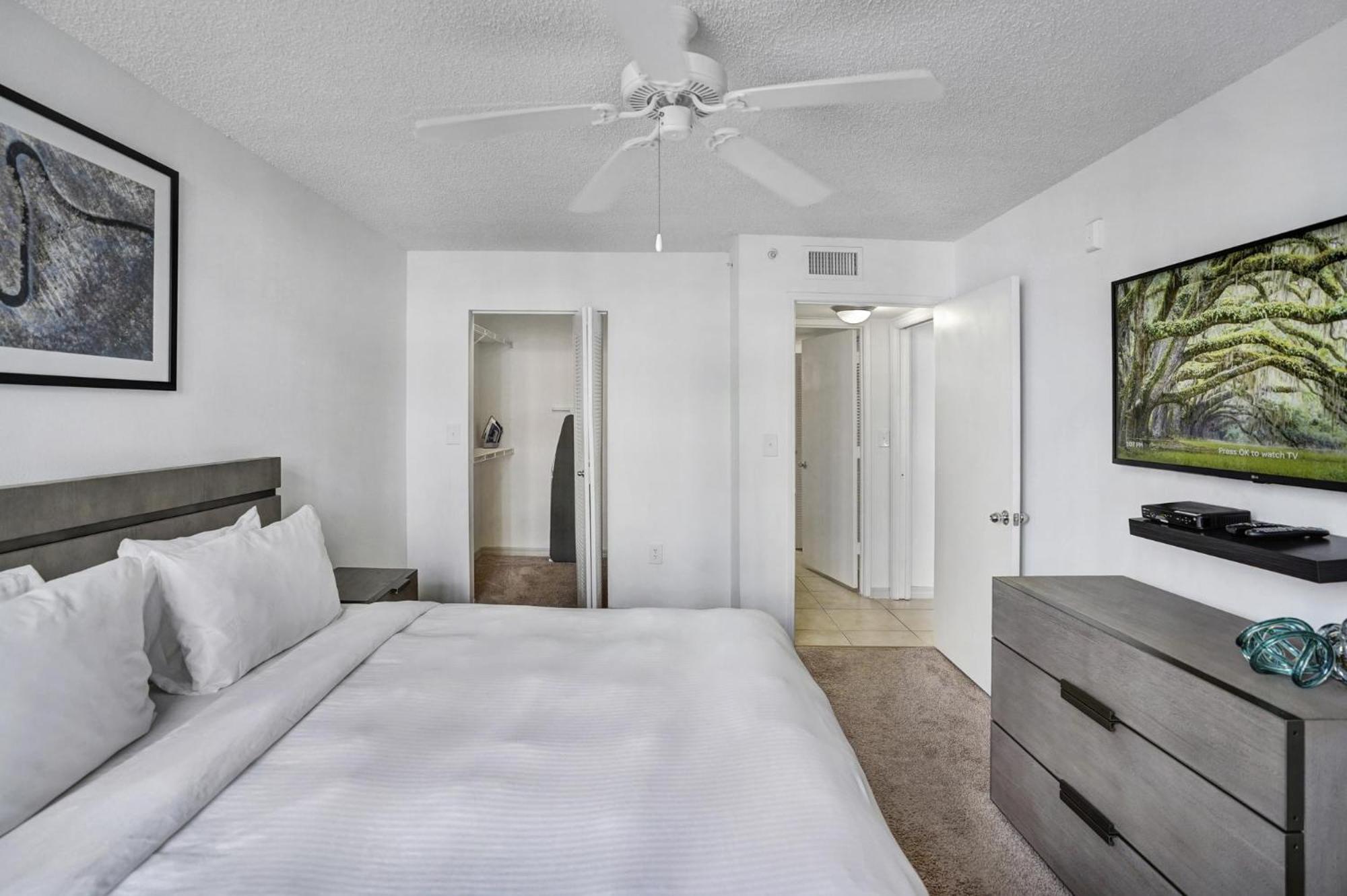 Dharma Home Suites Coral Gables At Gables Grand Plaza Маями Стая снимка