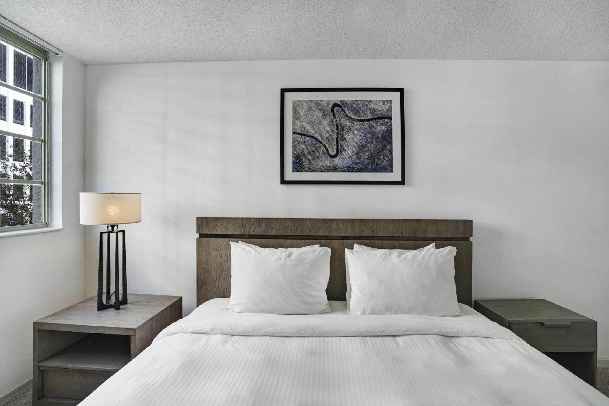 Dharma Home Suites Coral Gables At Gables Grand Plaza Маями Стая снимка
