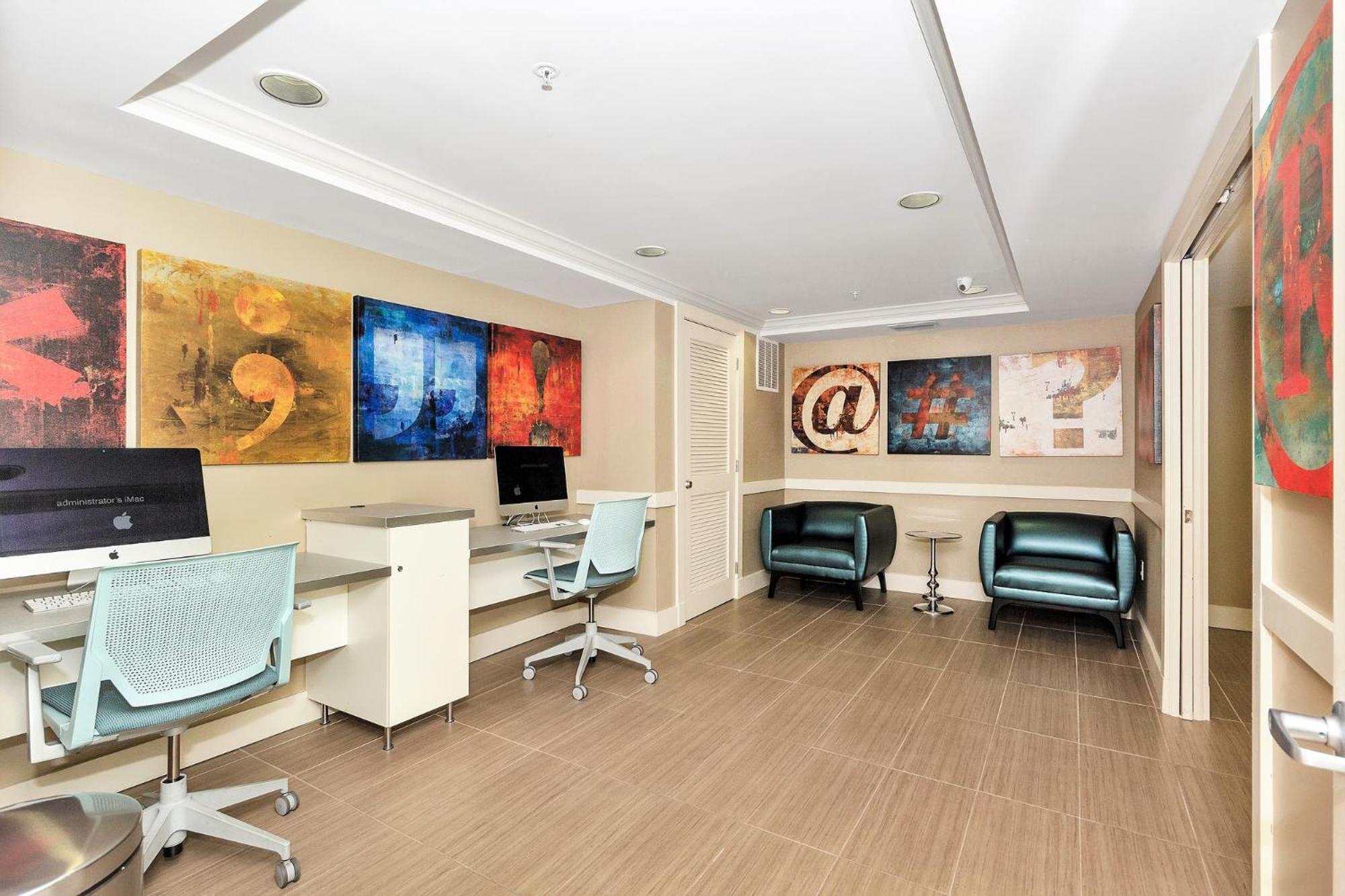 Dharma Home Suites Coral Gables At Gables Grand Plaza Маями Стая снимка