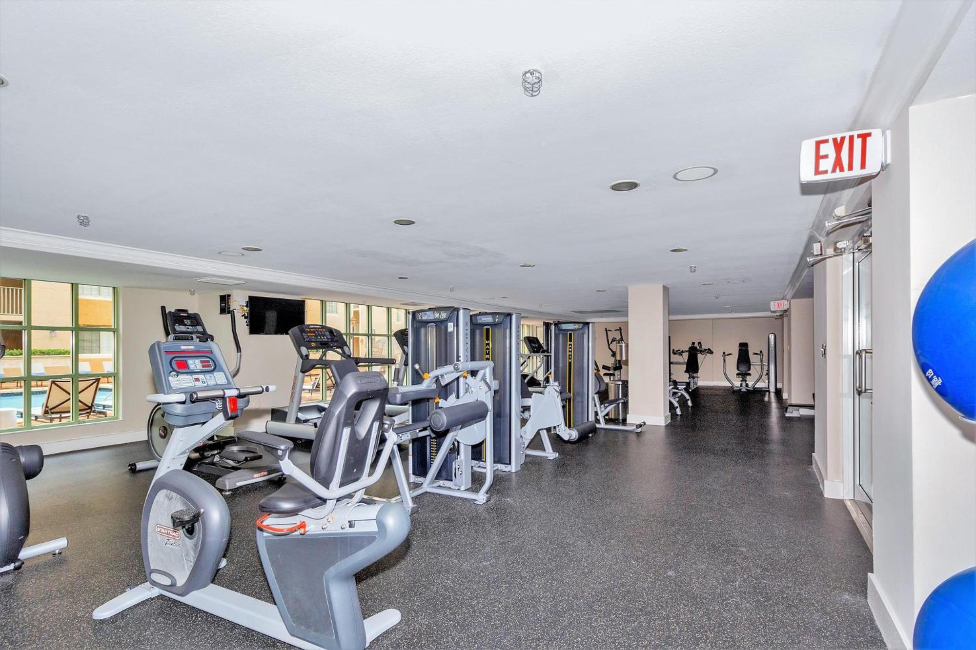 Dharma Home Suites Coral Gables At Gables Grand Plaza Маями Стая снимка