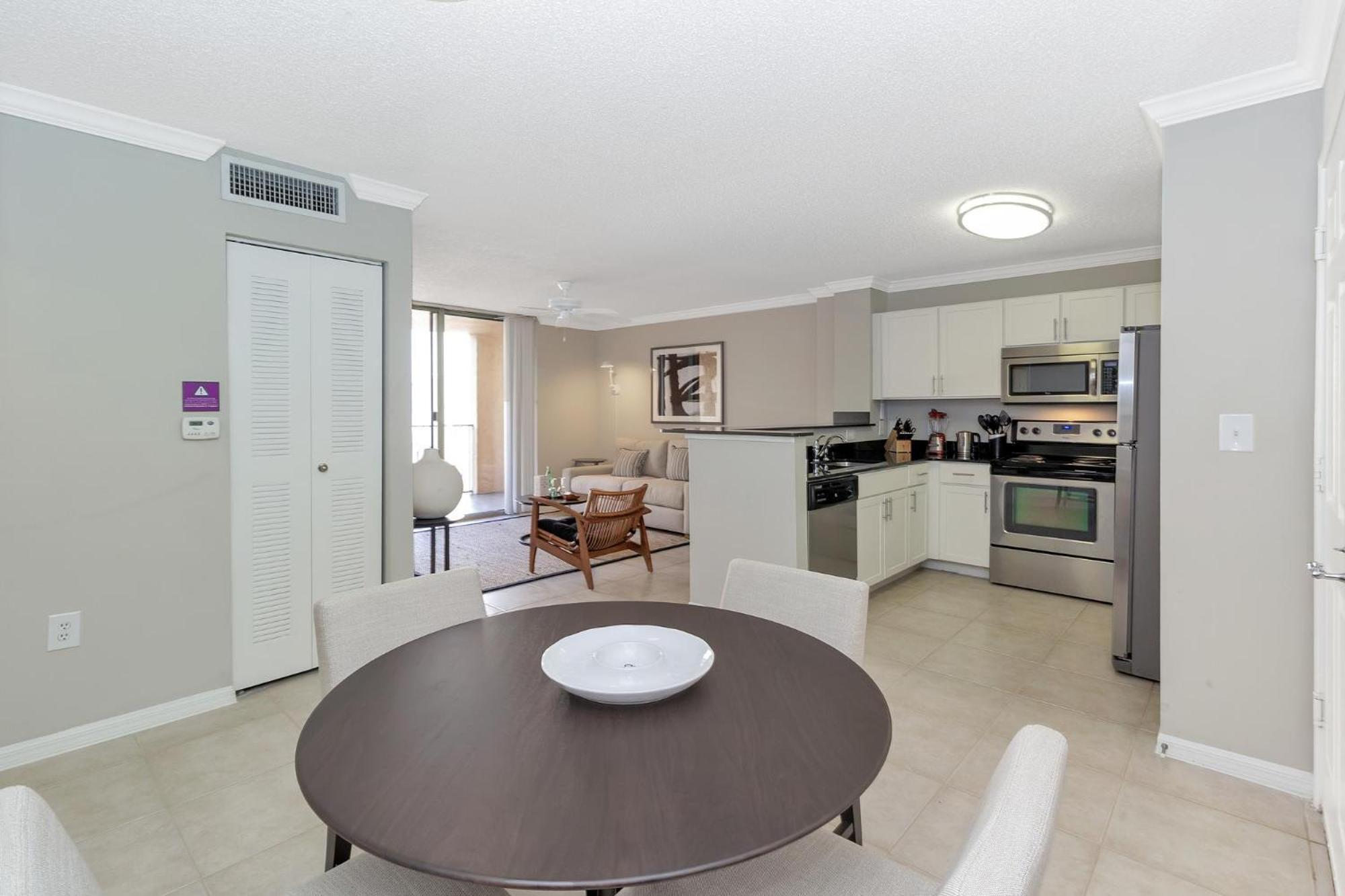 Dharma Home Suites Coral Gables At Gables Grand Plaza Маями Стая снимка