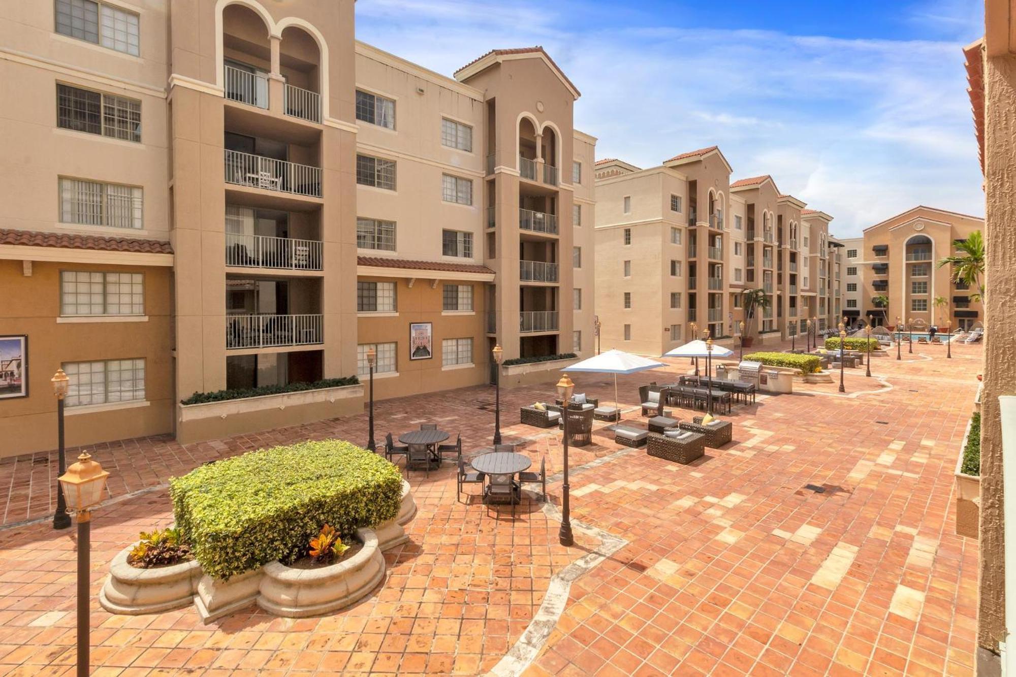 Dharma Home Suites Coral Gables At Gables Grand Plaza Маями Стая снимка