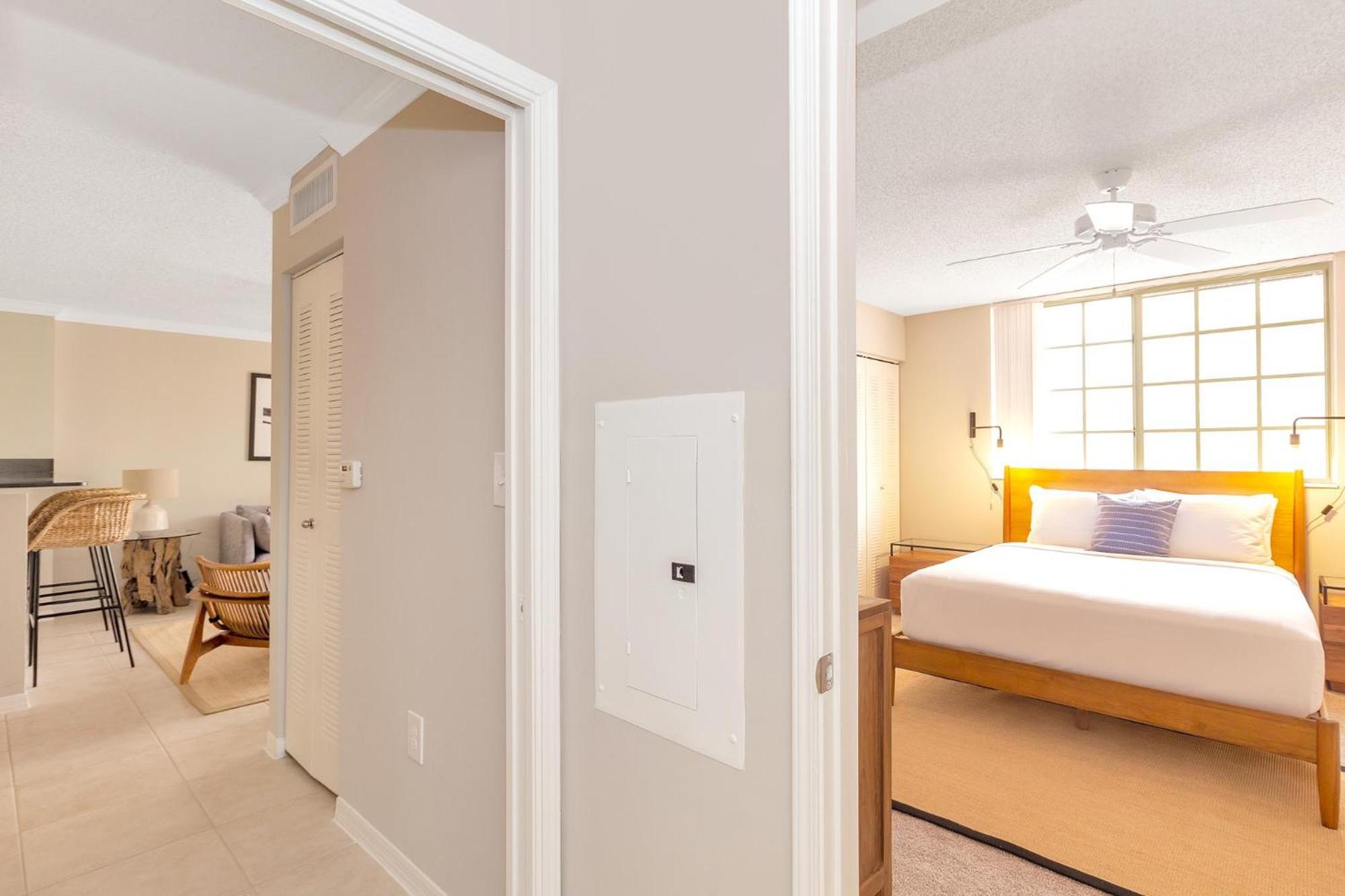 Dharma Home Suites Coral Gables At Gables Grand Plaza Маями Стая снимка